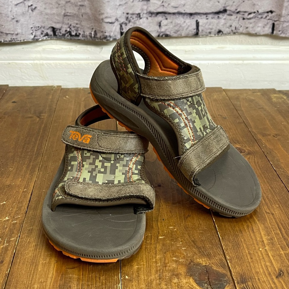 Teva kids size 13 brown digital camo Putian sandals